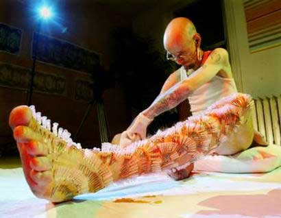  900 needles into his legs to break his previous record of 702 piercings.